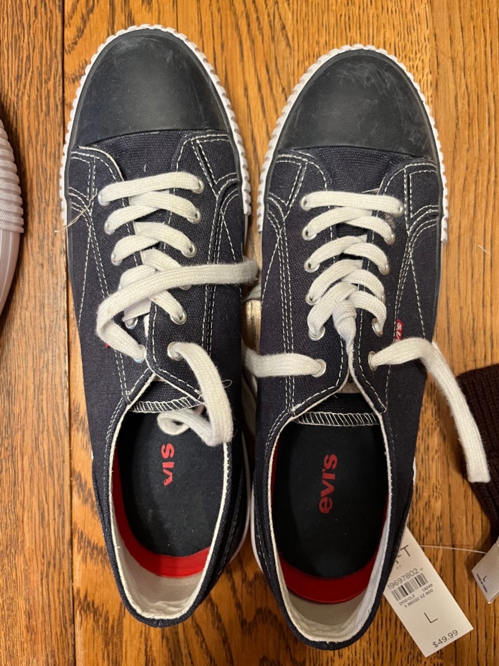Low top Womens sneaker 8.5 Levi